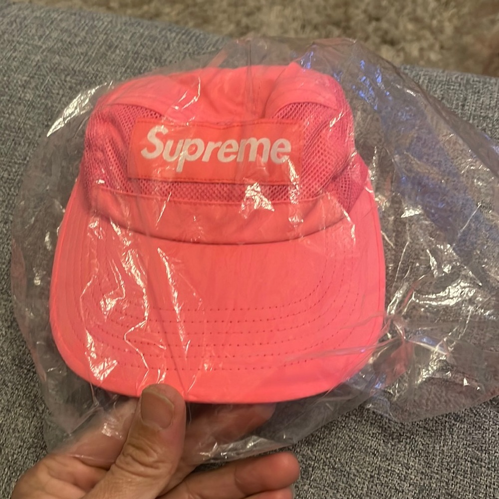 Supreme zip mesh camp cap. NWT. Pink